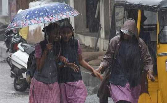 thiruvarur mayiladuthurai holiday declared for schools colleges today due rain