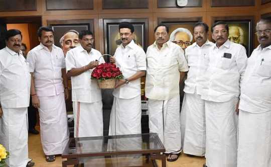 bjp tamilnadu state executiven vinayakamurthy joins dmk