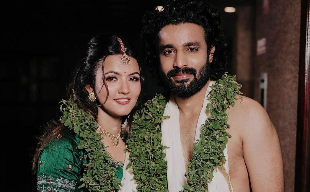 aparna das married to actor deepak parambol